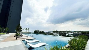 Outdoor pool - Tulip Residences by Manhattan Group (Shah Alam)