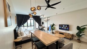 Studio Suite Deluxe | Bàn ủi/dụng cụ ủi quần áo, bộ trải giường 