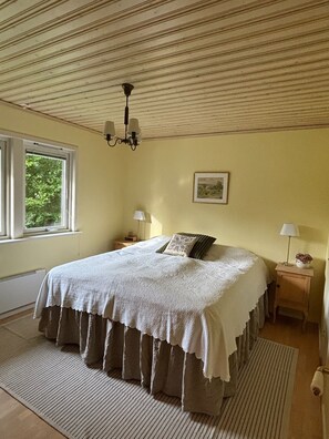 2 slaapkamers, een strijkplank/strijkijzer, wifi, beddengoed