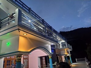 واجهة المنشأة