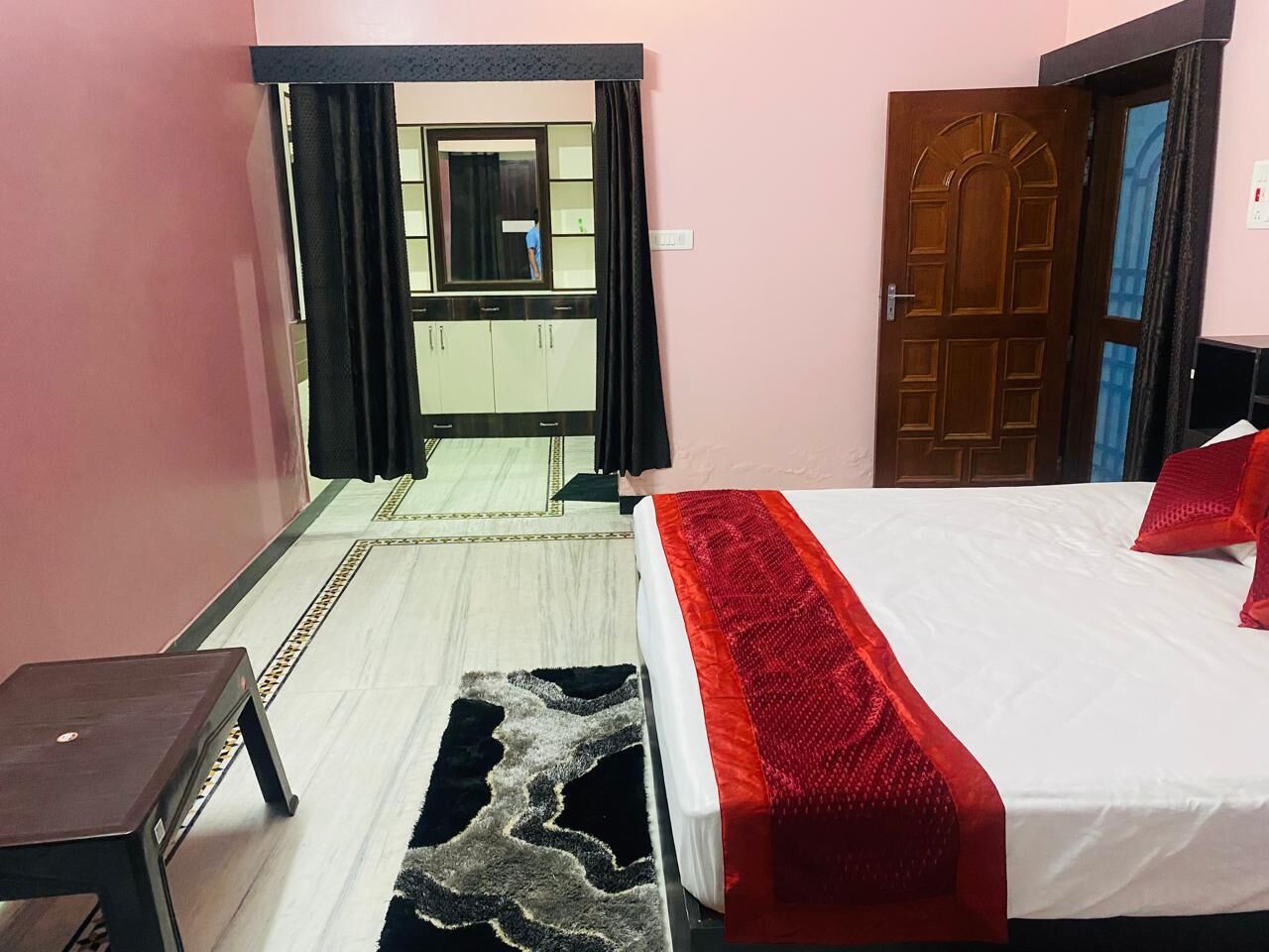 Deluxe Room | Desk, free WiFi