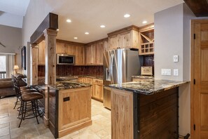 Appart'hôtel, 3 chambres | Cuisine privée