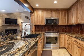 Apartment, 3 Schlafzimmer | Eigene Küche | Kühlschrank, Wasserkocher mit Kaffee-/Teezubehör, Toaster