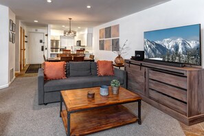 Condo, 2 Bedrooms | Living area