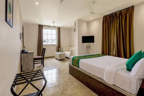 Superior Room - Treebo Iraa, 5 Minutes From Railway Station (Kakinada)