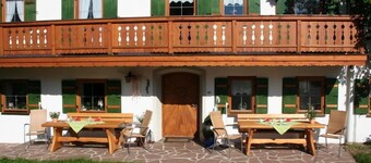 Vacation apartment, 2-4 persons, 80 square meters, shower/WC, balcony, TV, WLAN, 2 bedrooms, non-smoking, upper floor, breakfast possible.