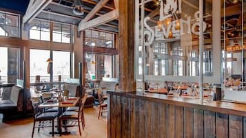 Condo, 3 habitaciones | Restaurantes