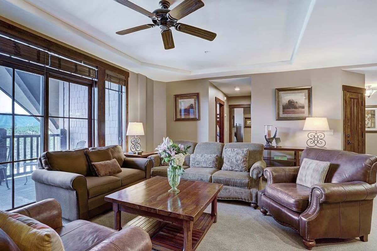 Condo, 3 habitaciones | Ćrea de sala de estar