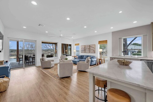 Pecan Sandy - Lakefront home w/ views and kayaks!