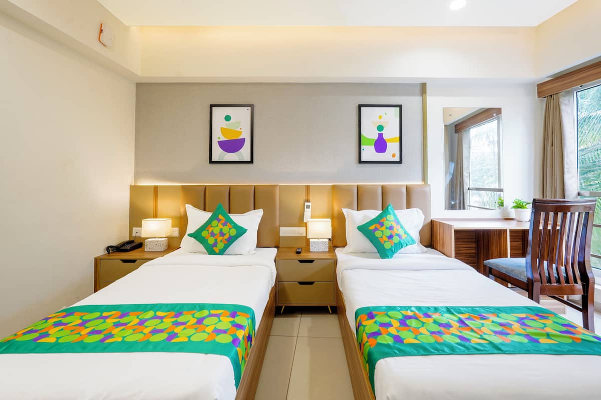 Deluxe Room | Iron/ironing board