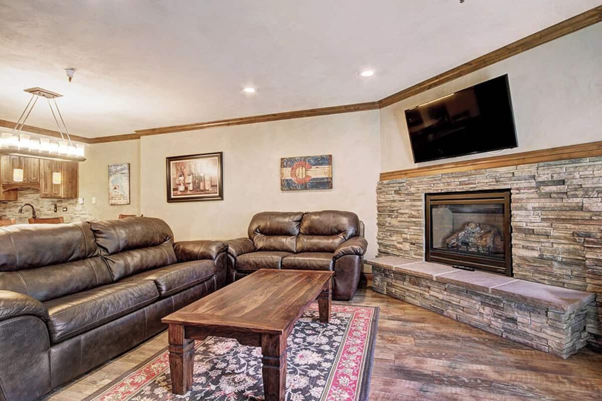 Condo, 2 Bedrooms | Living area