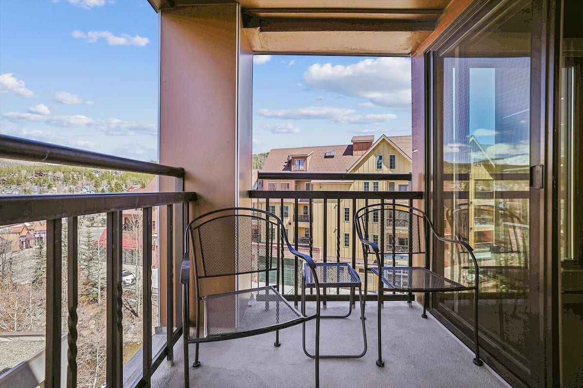 Condo, 2 Bedrooms | Property grounds