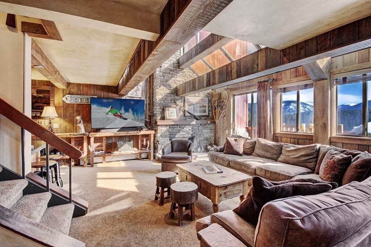 Condo, 6 Bedrooms | Living area