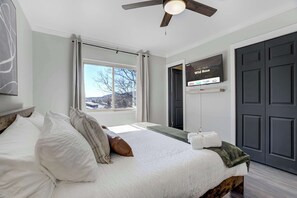 3 bedrooms, iron/ironing board, WiFi, bed sheets