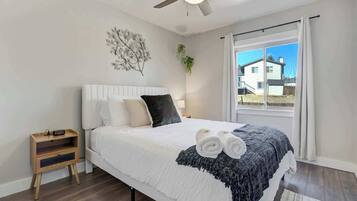 3 chambres, fer et planche à repasser, Wi-Fi, draps fournis