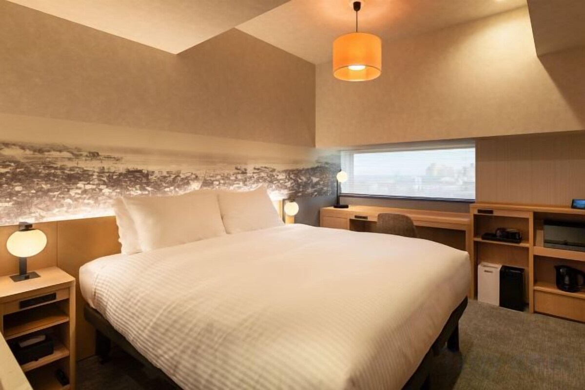 WiFi (free), bed sheets