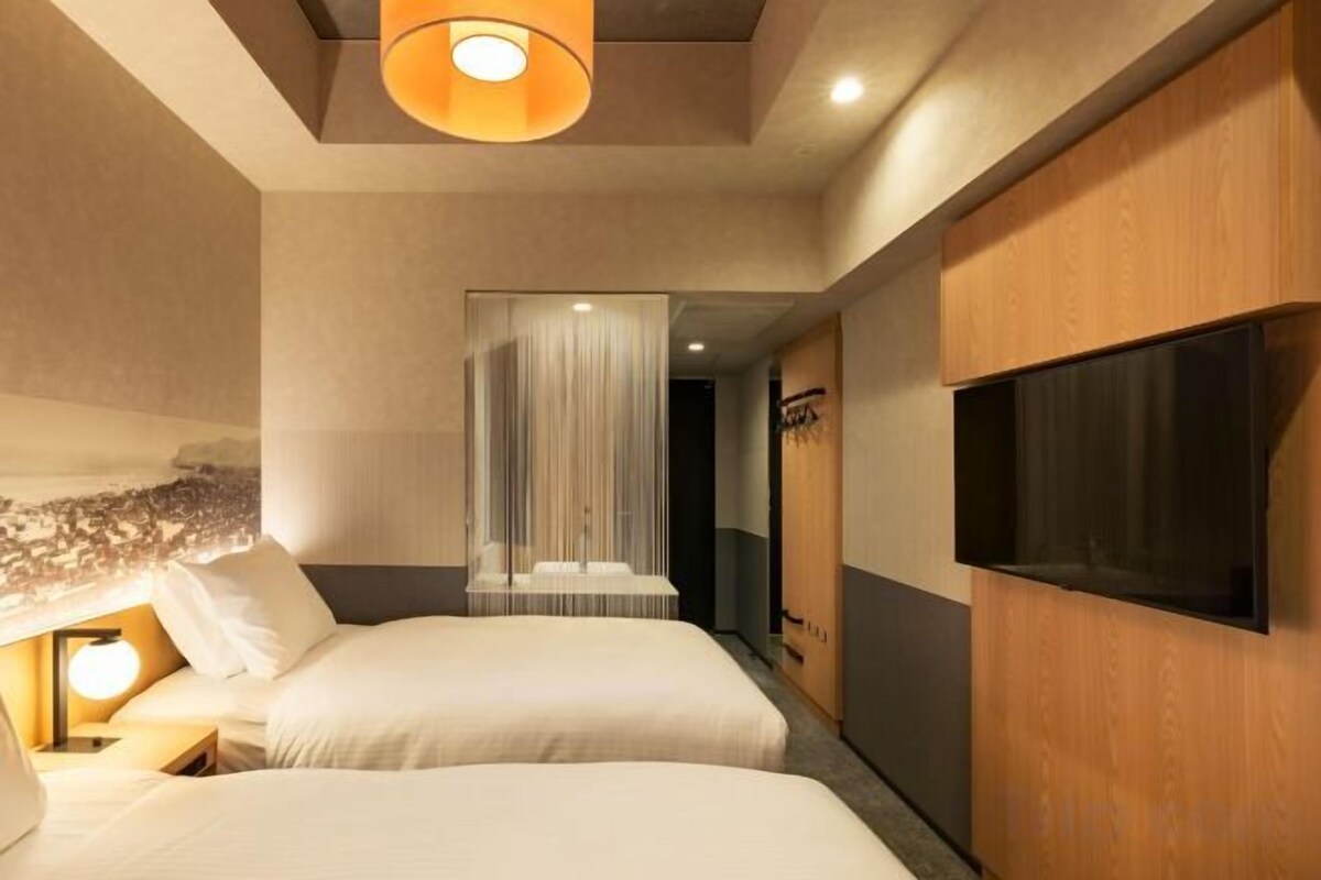 WiFi (free), bed sheets