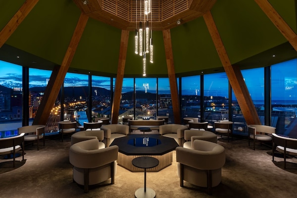 Bar (trong khuôn viên)