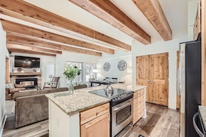 Condo, 3 Bedrooms | Private kitchen