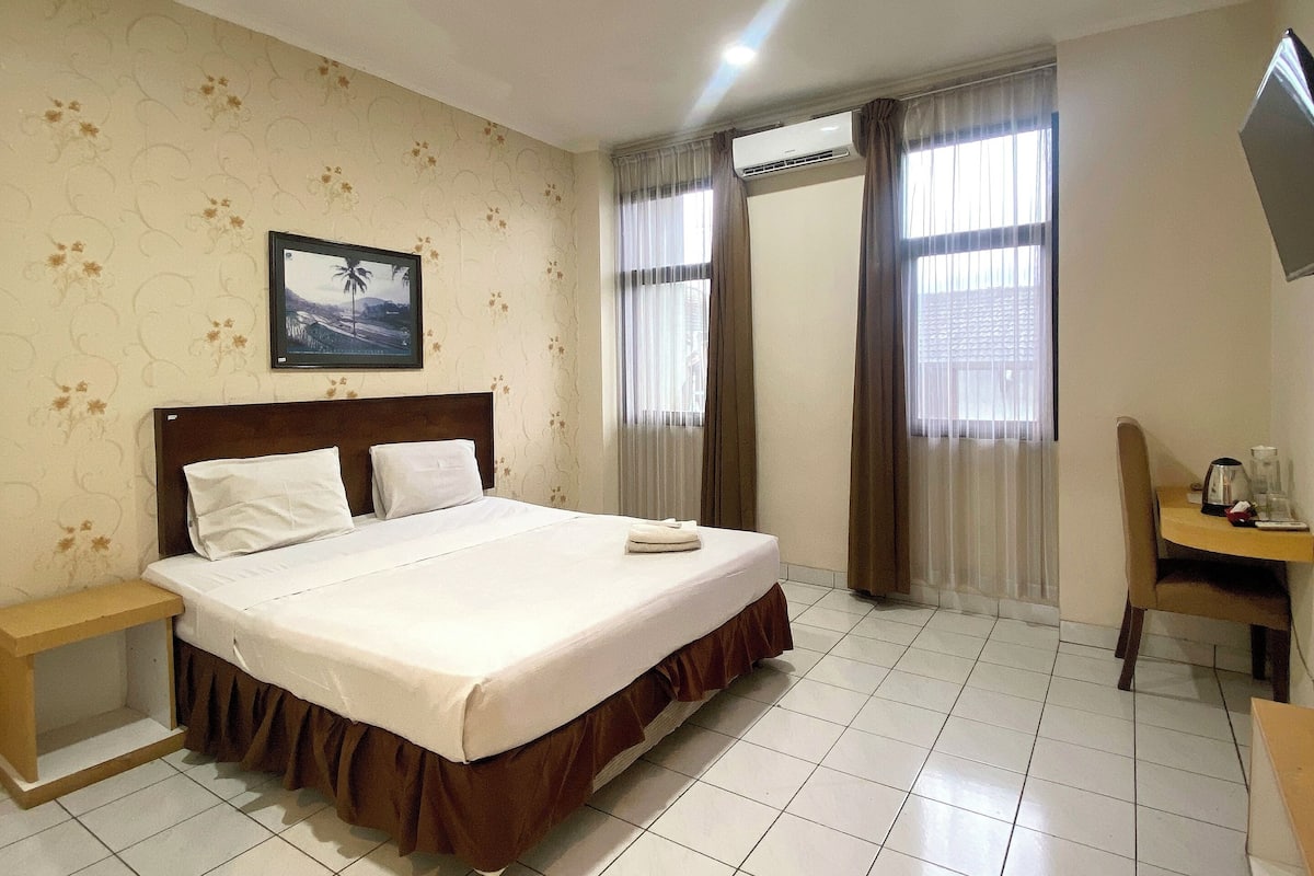 Superior Room | Desk, laptop workspace, blackout curtains, soundproofing