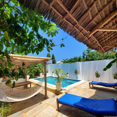 Olive House - Private Pool, AC & Wi-Fi