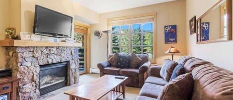 Condo, 2 Bedrooms | Living area