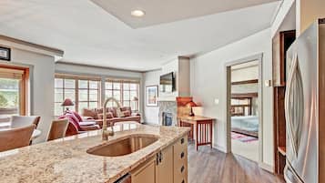 Condo, 2 Bedrooms | Interior