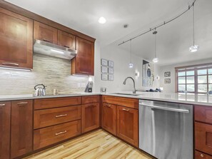 Condo, 1 Bedroom | Private kitchen