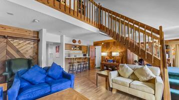 Condo, 5 Bedrooms | Living area