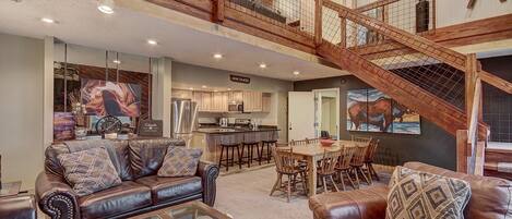 Condo, plusieurs chambres | Aire de séjour