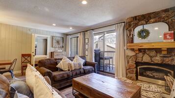 Condo, 2 Bedrooms | Living area