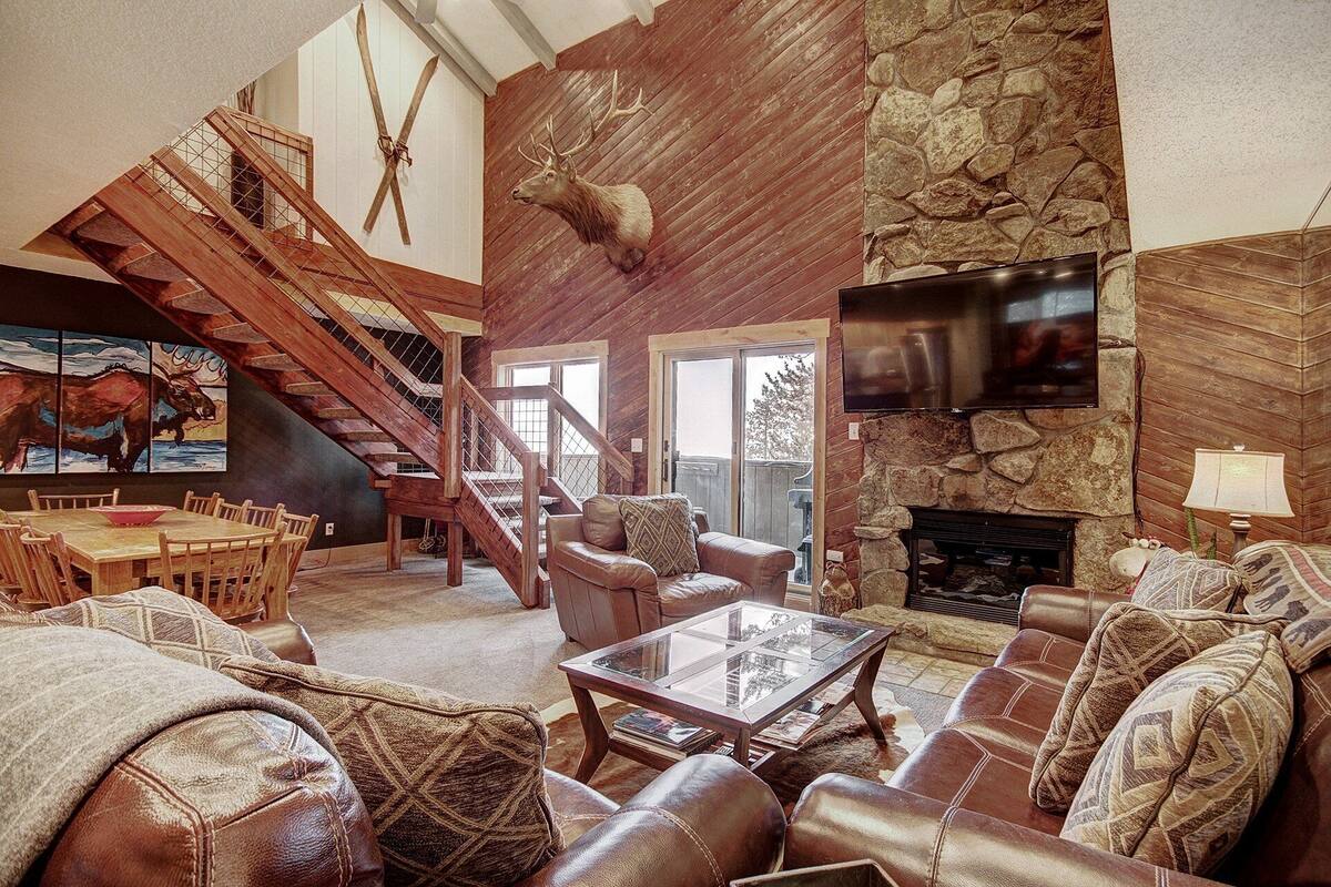 Condo, Multiple Bedrooms | Living area
