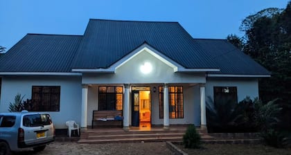 3 bedroom
Warm shower
kitchen
Secured
Packing
Fast internet wifi
Generous host