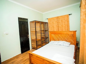 3 quartos, ferros/tábuas de passar roupa, Wi-Fi, roupa de cama