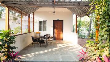 Grand Cottage | 1 bedroom, desk