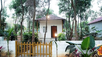 Cottage | 1 bedroom, desk