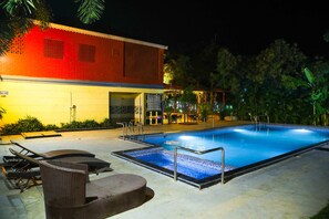 Outdoor pool - Vanam Resort (Tupran)