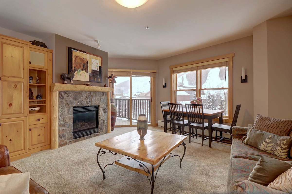 Condo, 3 Bedrooms | Living area