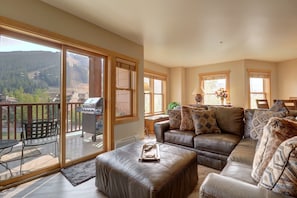 Condo, 3 Bedrooms | Living area