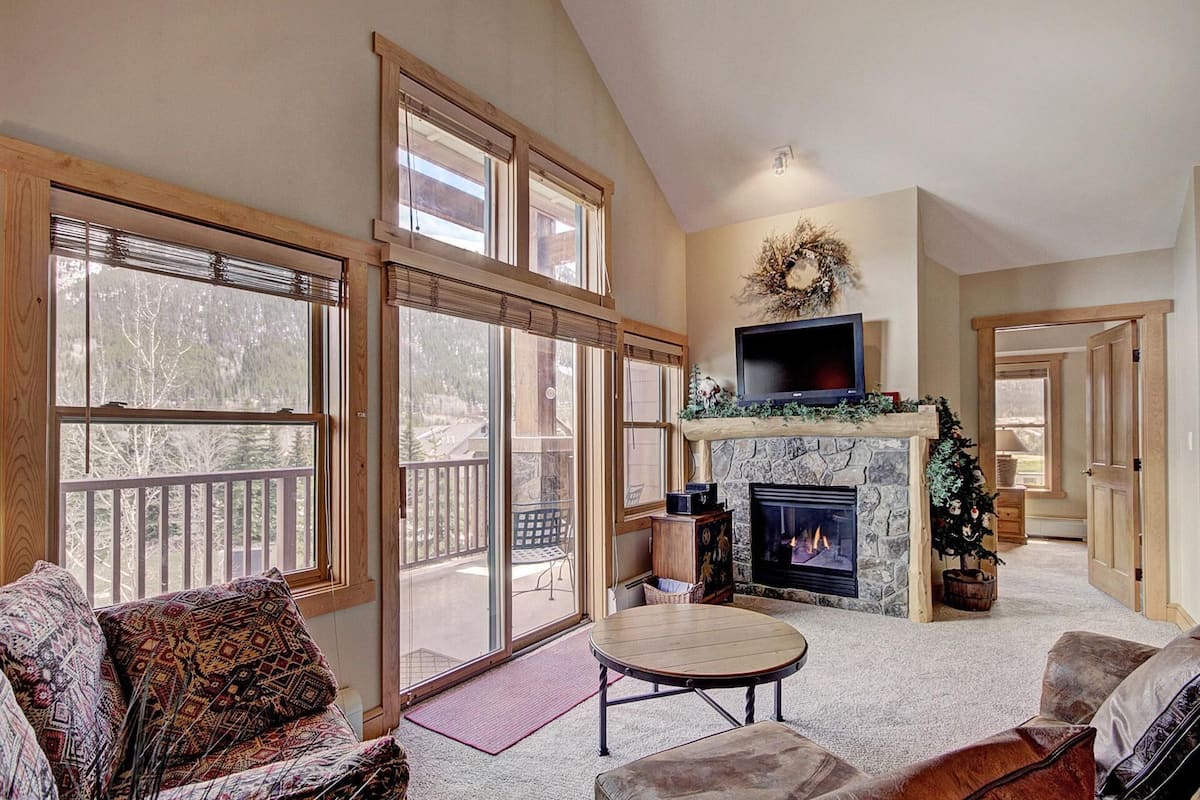 Condo, 2 Bedrooms | Living area