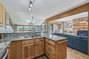 Condo, 3 Bedrooms | Interior