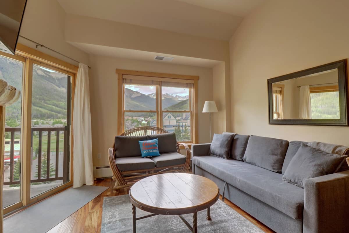 Condo, 2 Bedrooms | Living area