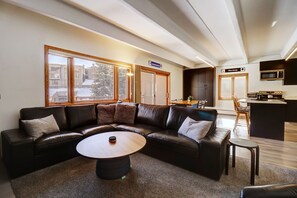Apartment, 2 Schlafzimmer | Wohnbereich