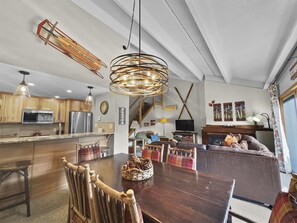 Condo, 1 Bedroom | Living area