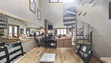 Condo, 4 phòng ngủ | Khu ăn uống