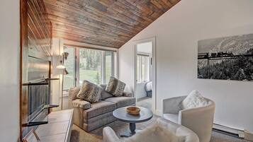 Condo, 4 Bedrooms | Living area