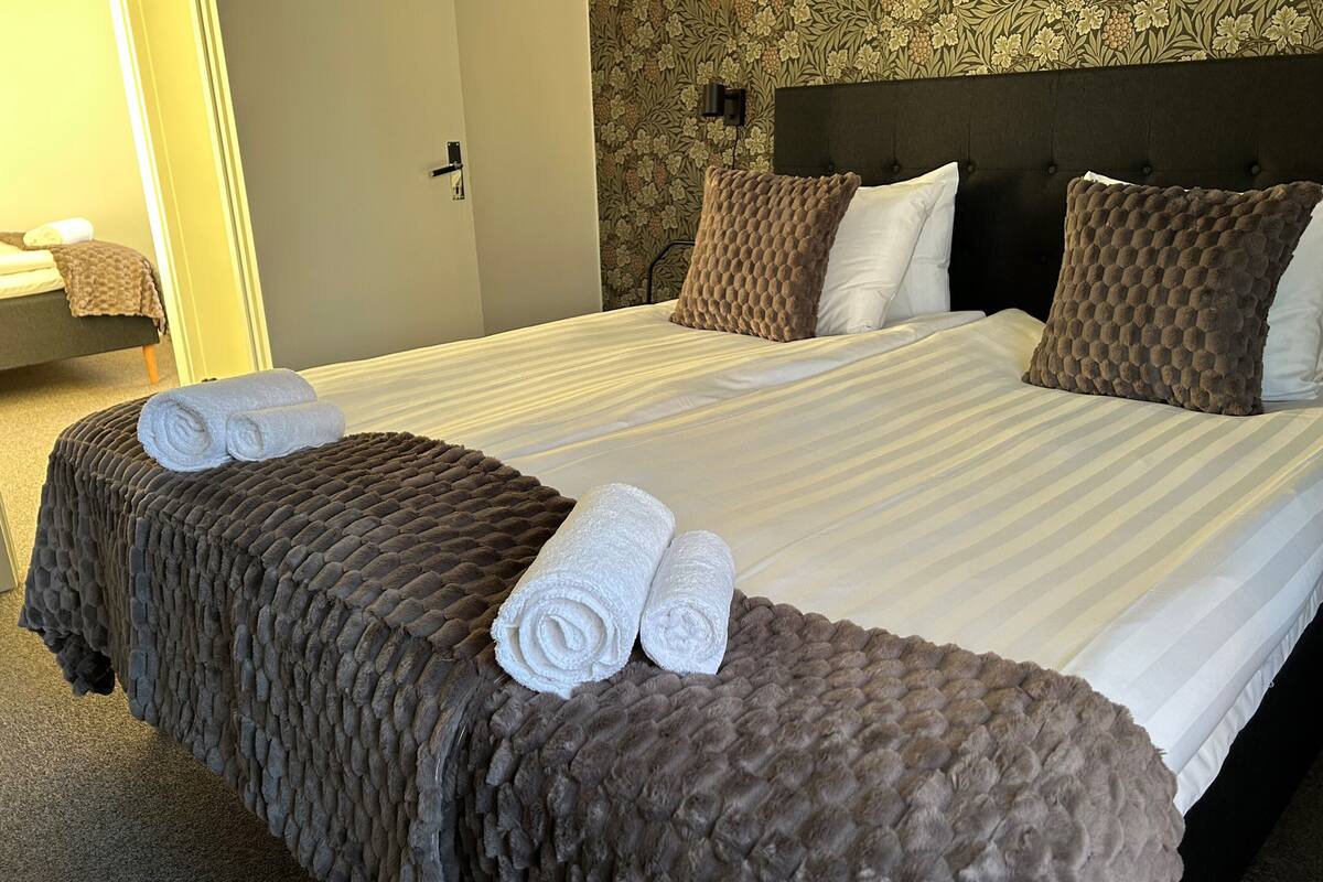 1 bedroom, desk, laptop workspace, free WiFi