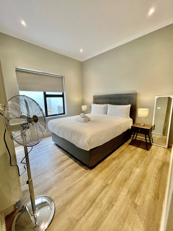 Basic Apartment, Patio | 1 bedroom, free WiFi - Easy Stay- The Monroe (Johannesburg)