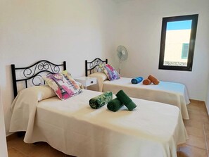 2 Schlafzimmer, BĂŒgeleisen/BĂŒgelbrett, Reisekinderbett, WLAN