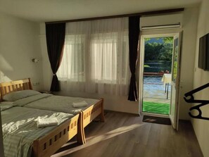 5 chambres, fer et planche à repasser, accès Internet, draps fournis